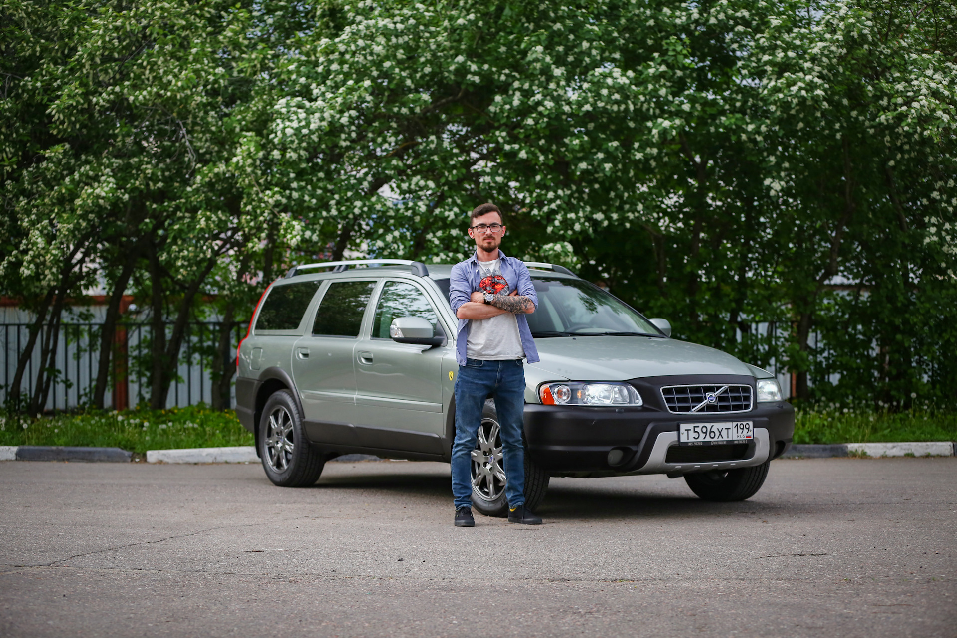 Volvo xc70 II на России в лесу