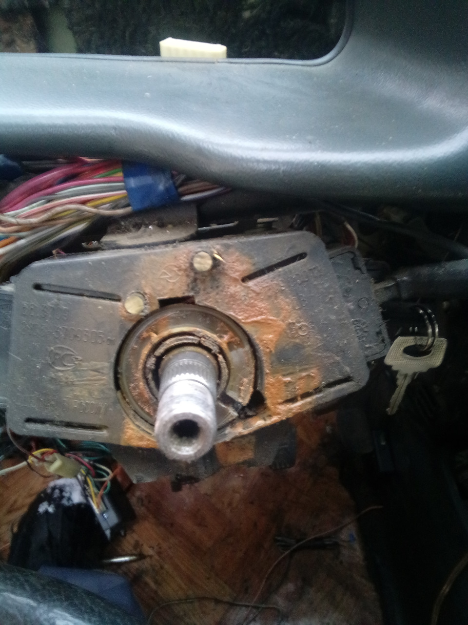 Под рулём тоже какая то жижа — Lada 2120 Надежда