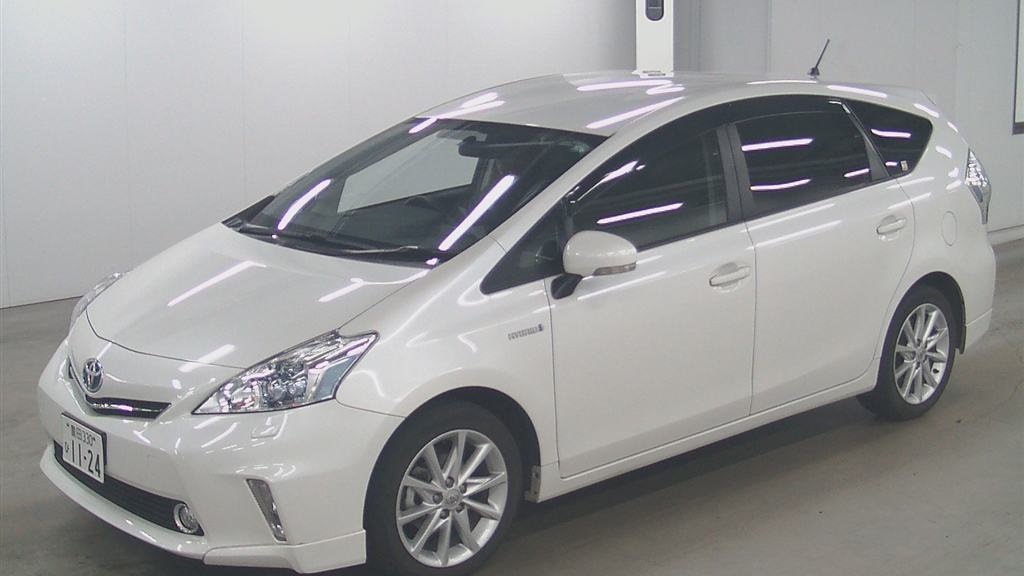 Toyota Prius Alpha 2011