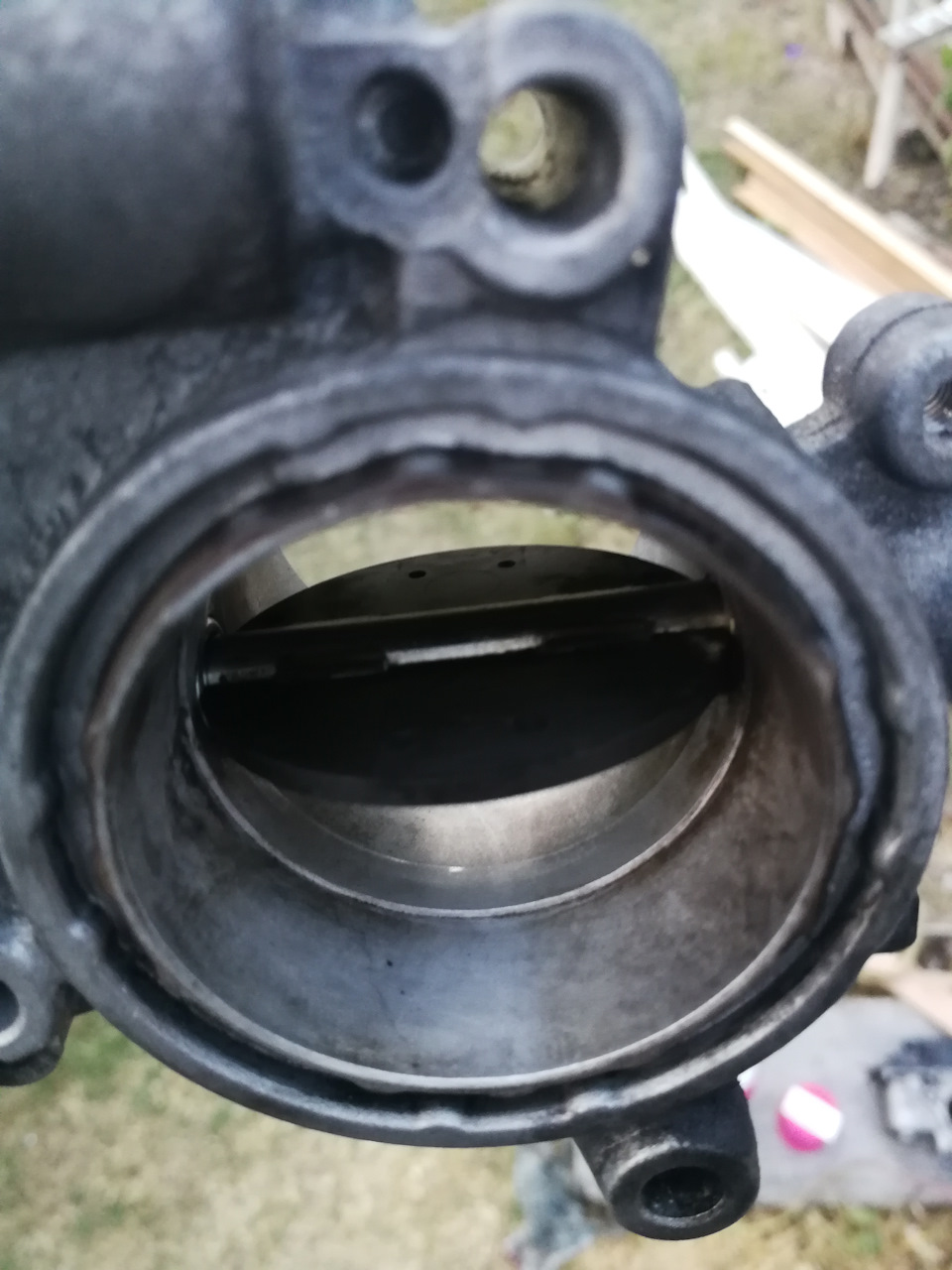 Замена уплотнительного кольца дроссельной заслонки — Audi A6 Avant (C6 ...