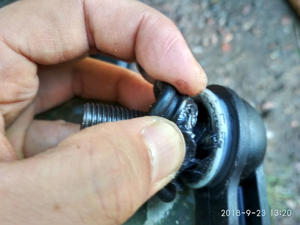 Смазка под пыльником стойки — Opel Zafira B