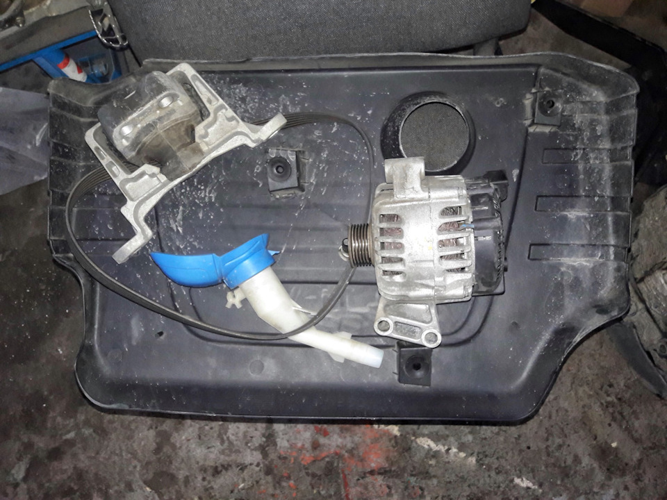 Все, что мешается под рукой откладываем в сторону ) — Ford Focus Hatchback III