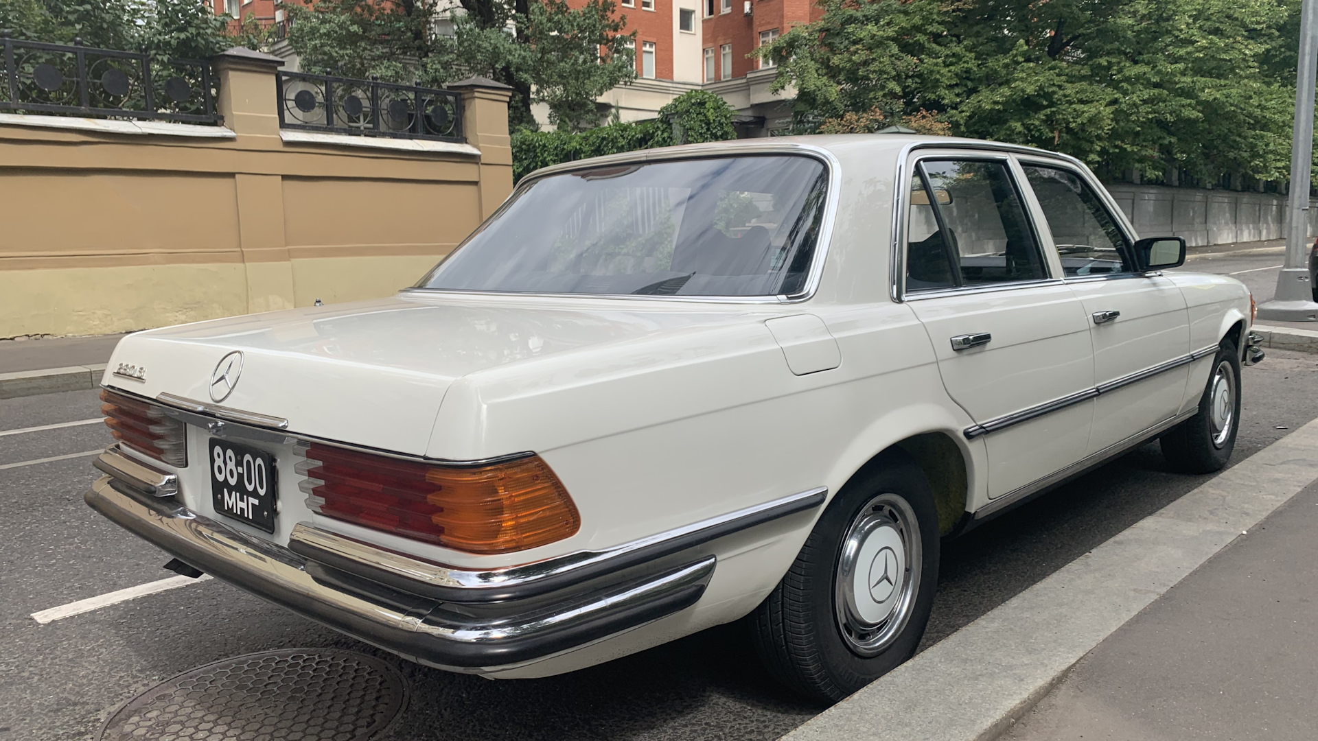 Mercedes-Benz S-Class (W116) 2.8 бензиновый 1978 | Мечта пионера на DRIVE2