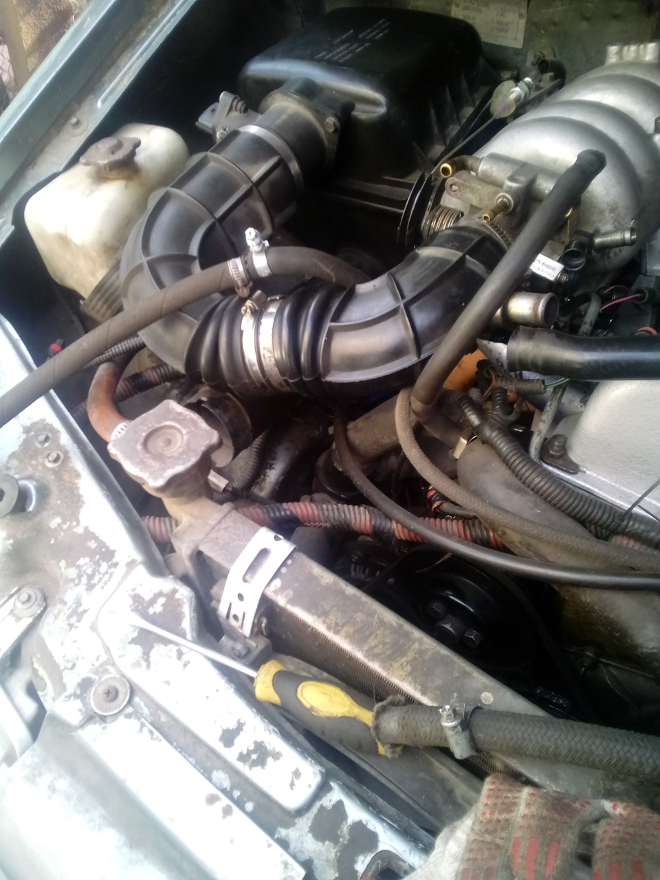 Шланг идущий в бутылку — Lada 2120 Надежда