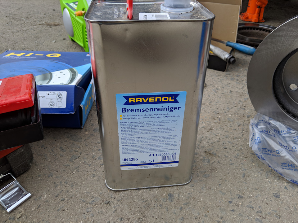 Очиститель тормозов Ravenol — SsangYong Kyron. Запчасти на фото: 1360030