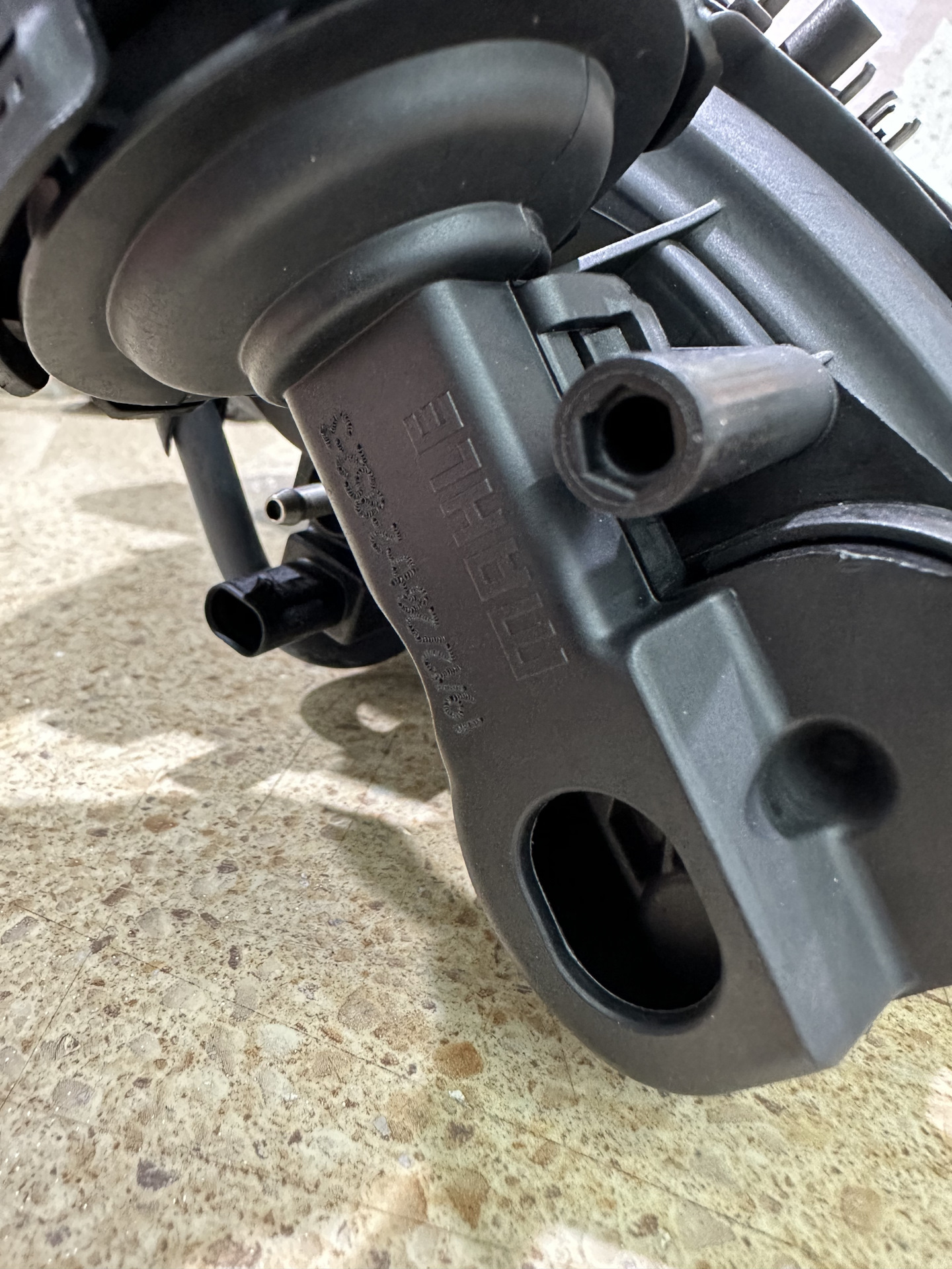 Подсос воздуха впускного коллектора — Audi A5 (1G), 1,8 л, 2012 года ...