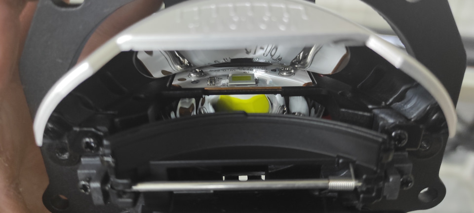 Основной чип ALPD 19 на керамической подложке и всего на 6 секций светодиодов — Toyota Camry (XV40)