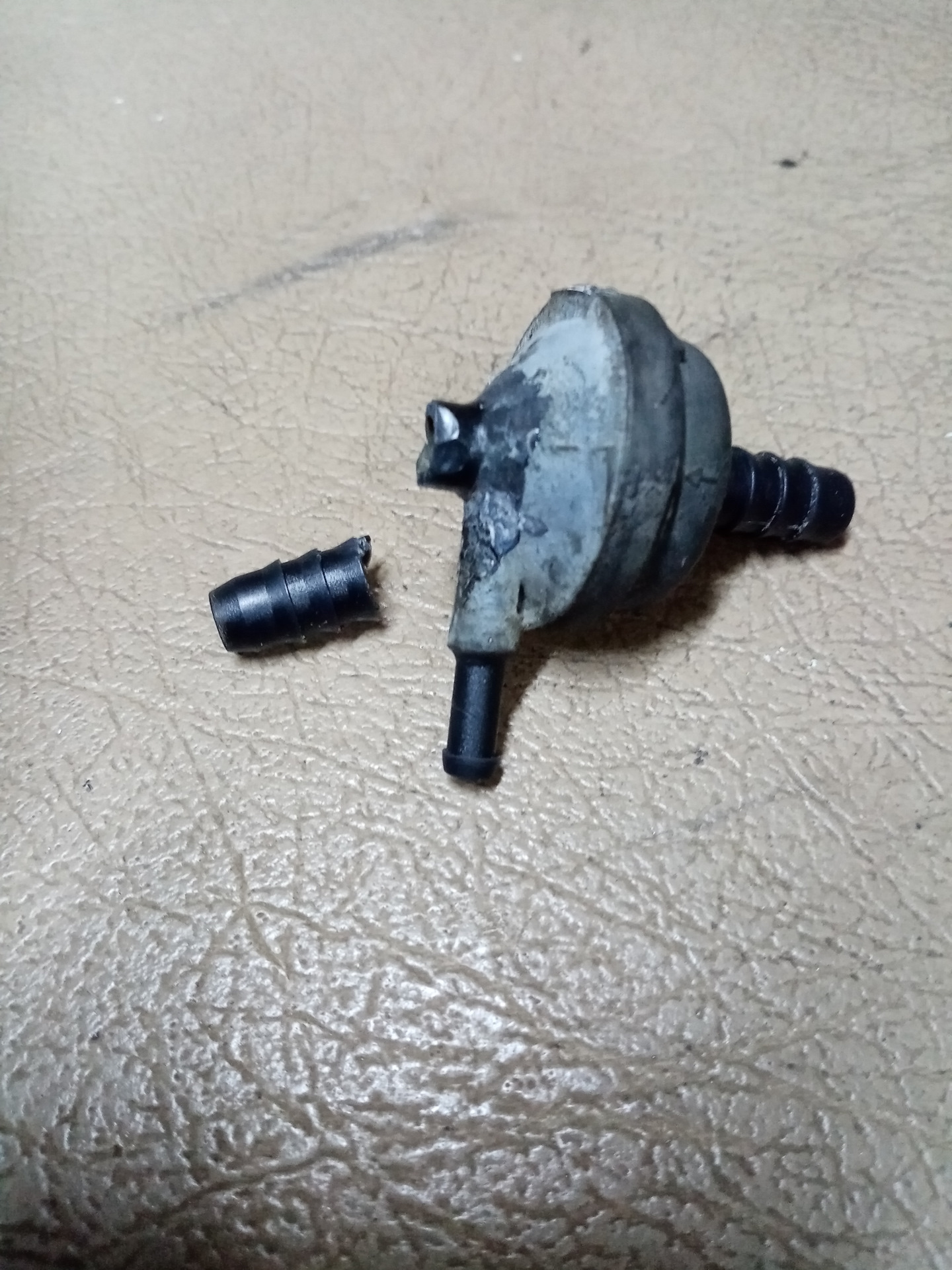 Клапан ВУТ приказал долго жить-отломилась одна из трубок. — Opel Vectra ...