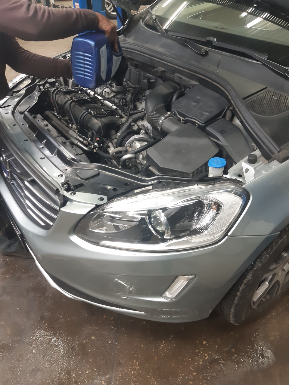 Замена масла в двигателе Т6, и замена масла в муфте халдекс 5 — Volvo ...