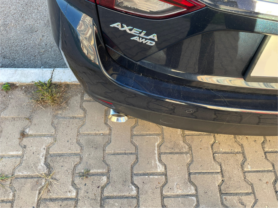 Выхлоп. Раздвоение выхлопа — Mazda Axela (3G), 1,5 л, 2015 года
