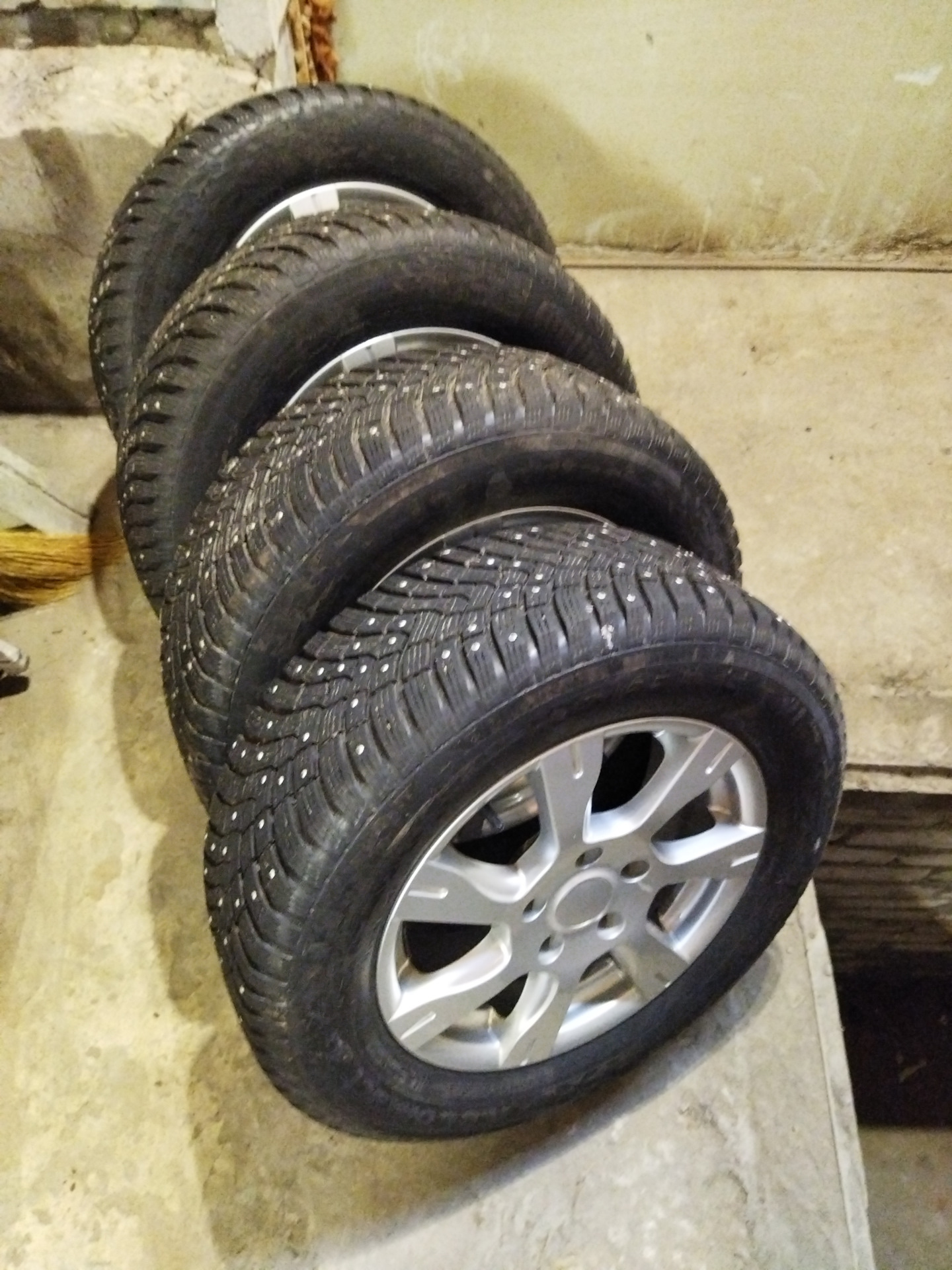 Ice 205 65 r15 99t. 20565 r15. continental ice contact 3. ice contact 3.