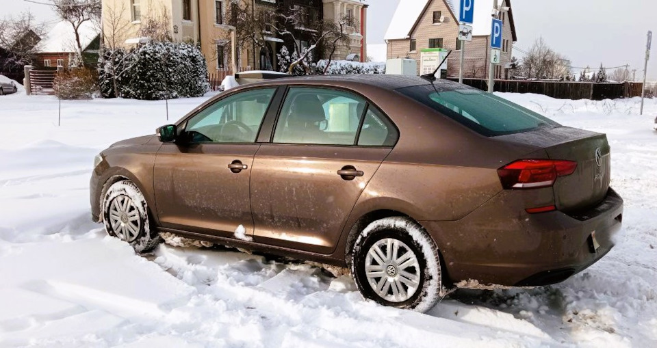 Занижение и литые диски зимой — Volkswagen Polo liftback, 1,6 л, 2020 ...
