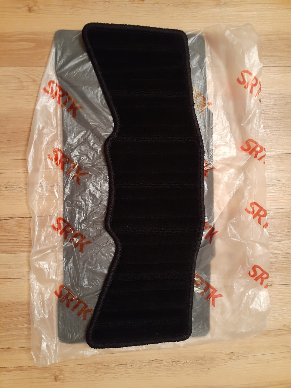 20 ПЕРЕМЫЧКА ЗАДНИХ КОВРИКОВ Mazda Axela BM — Mazda Axela (3G), 1,5 л ...