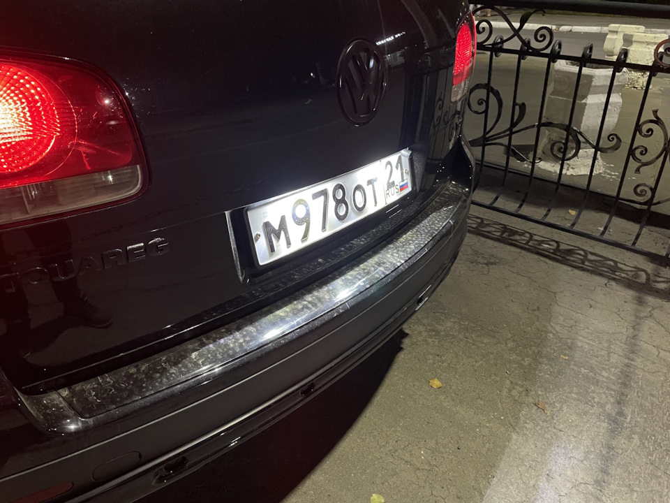 Подсветка номера дубль два — Volkswagen Touareg (1G), 3 л, 2008 года ...
