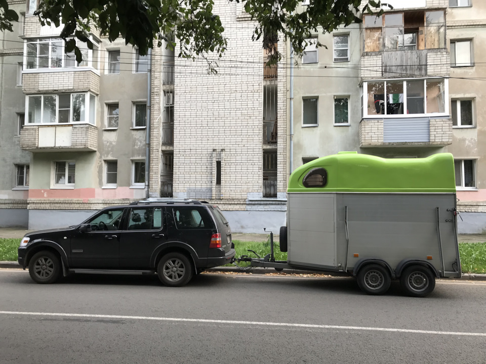 Вагон и маленькая тележка — Ford Explorer (4G), 4 л, 2008 года ...