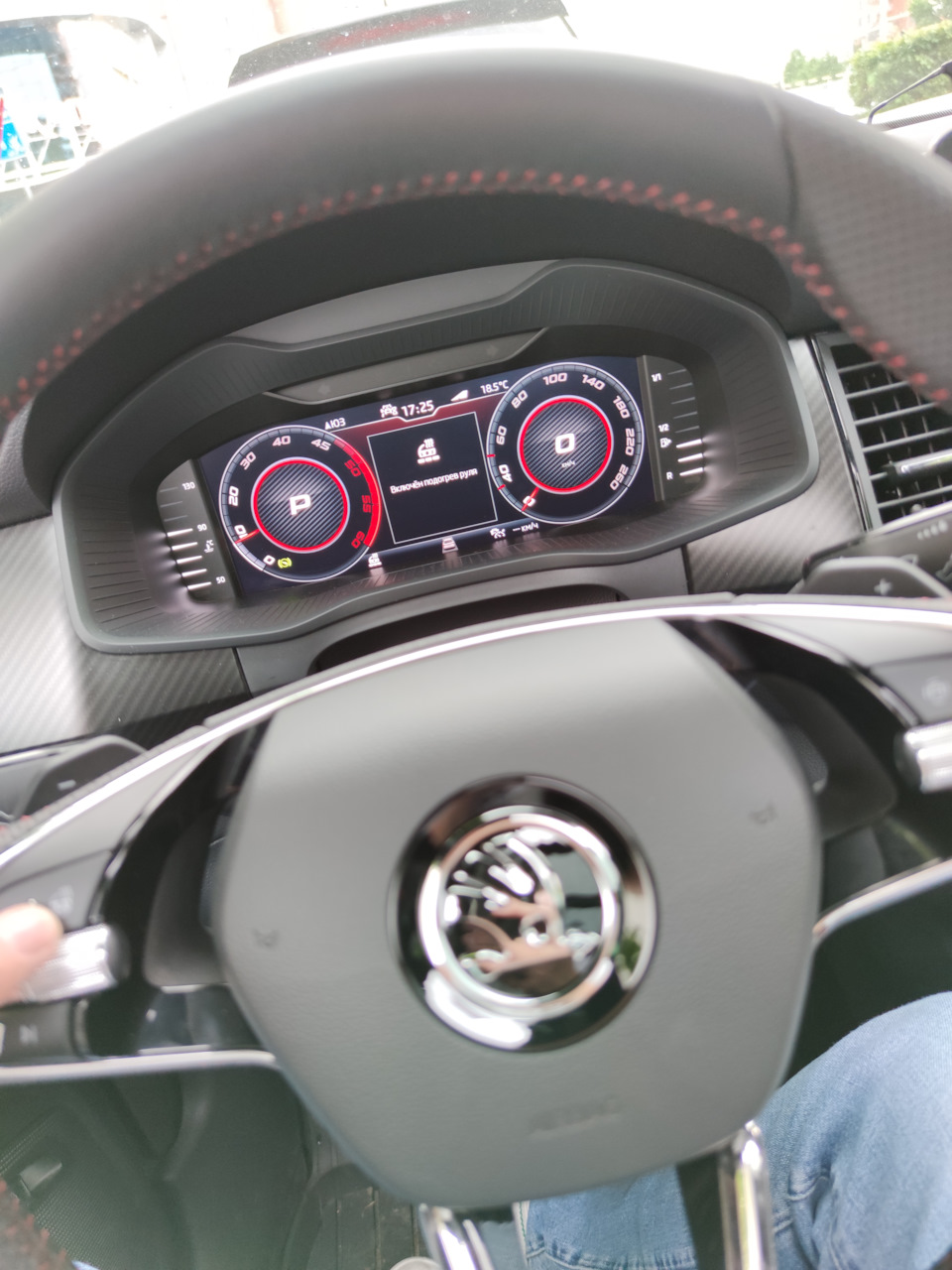 Работа кнопки подогрева — Skoda Kodiaq RS