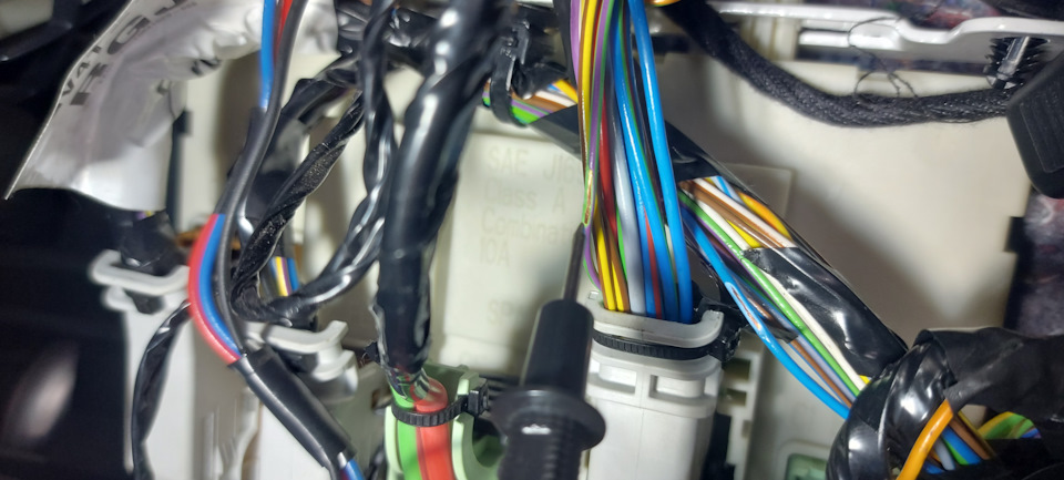 Подогрев сидений при автозапуске — Ford Kuga (2G), 2,5 л, 2019 года ...