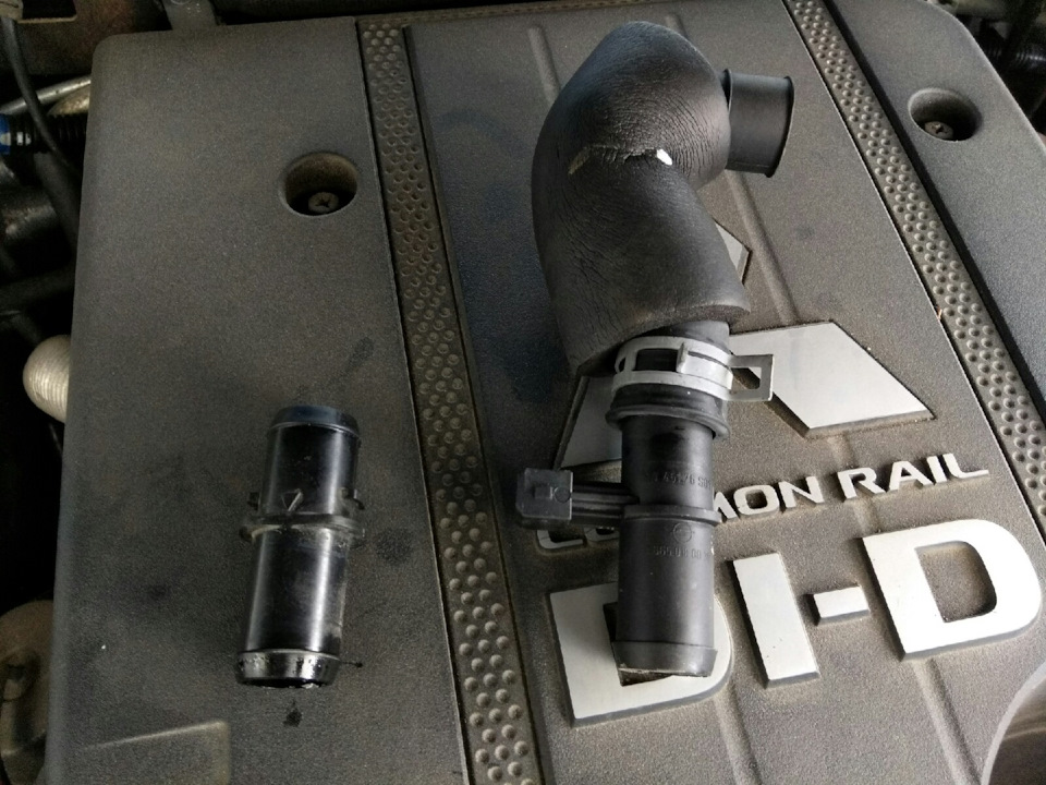 Дукато 250 датчик подогрева картерных газов. 4 маслоуловитель. Подогрев сапуна л200. Подогреватель картерных газов mitsubishi l200. Маслоотделитель фиат альбеа 1.