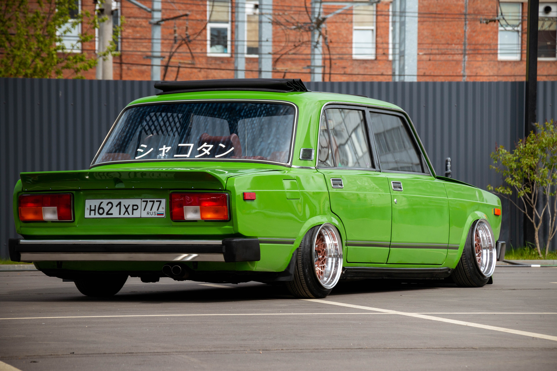 Lada 2105 stance