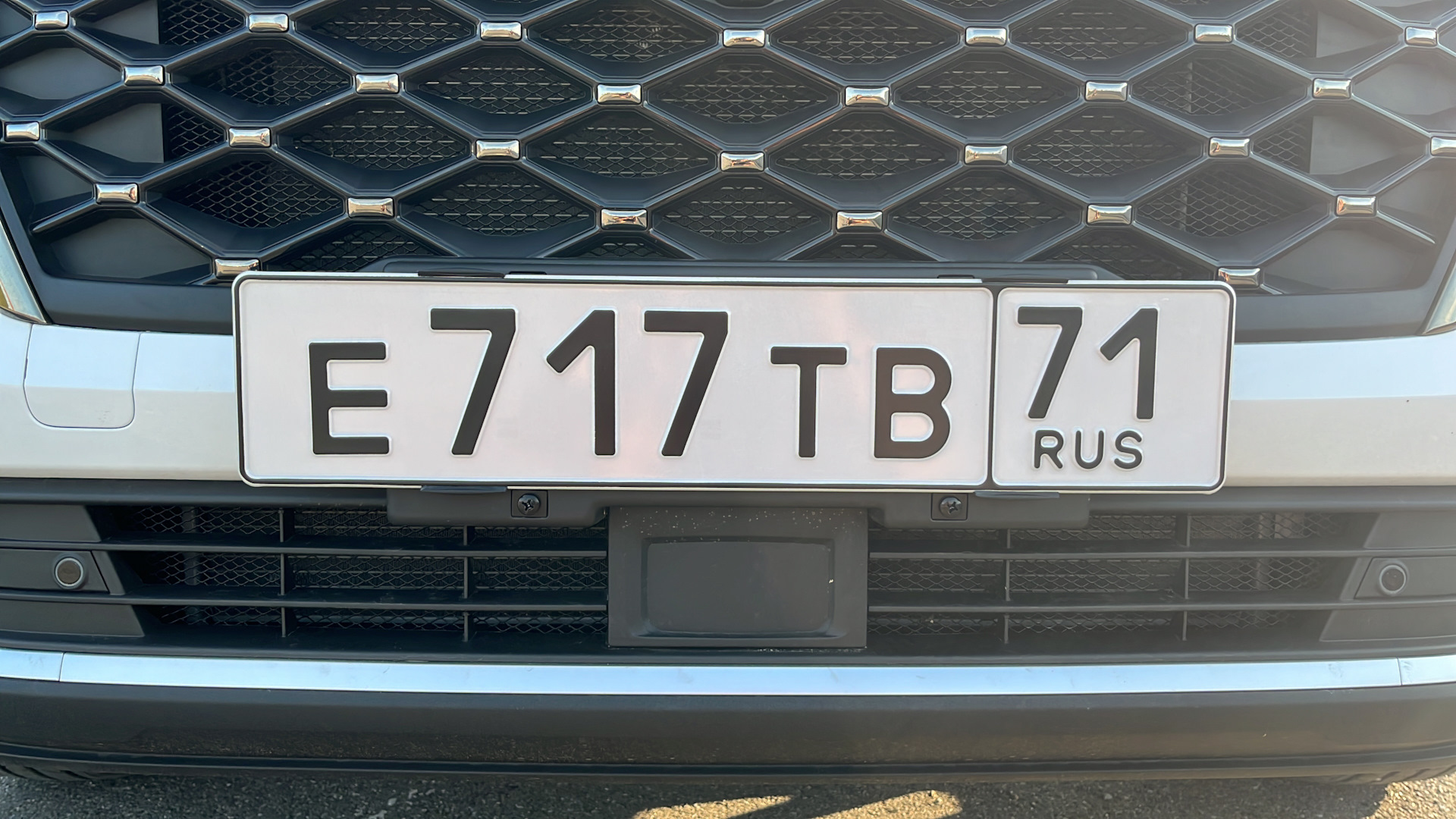 Безрамочное крепление номеров — Chery Tiggo 7 Pro Max, 1,5 л, 2023 года ...