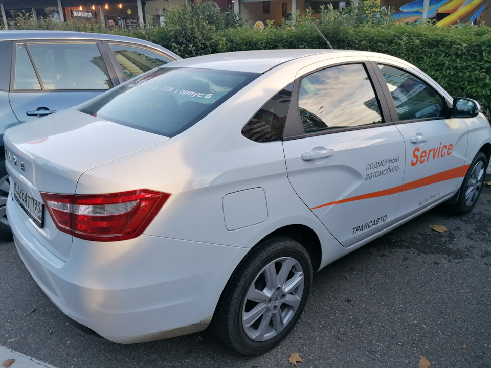 В итоге через пару часов дали подменку — Lada Vesta SW Cross (1G)