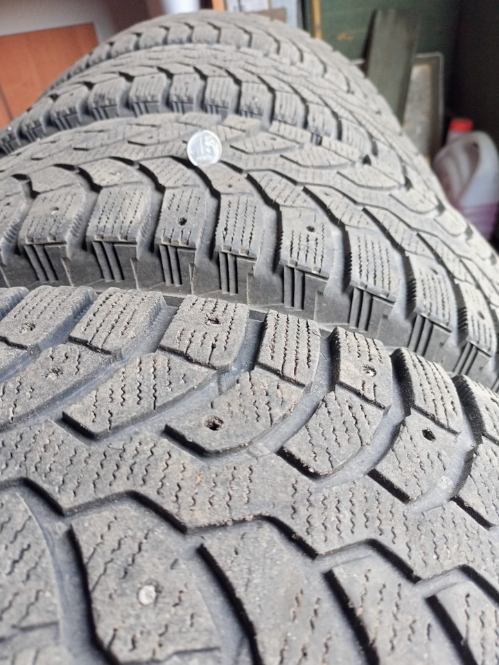 Шины зимние шипованные Bridgestone 215/65 R16, штампованные диски ...