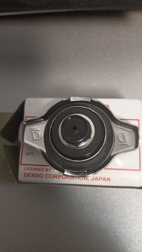 Ktw11. крышка радиатора ваз приора. можно ли открывать крышку радиатора. можно ли открывать крышку радиатора. Matiz сливная пробка радиатора.