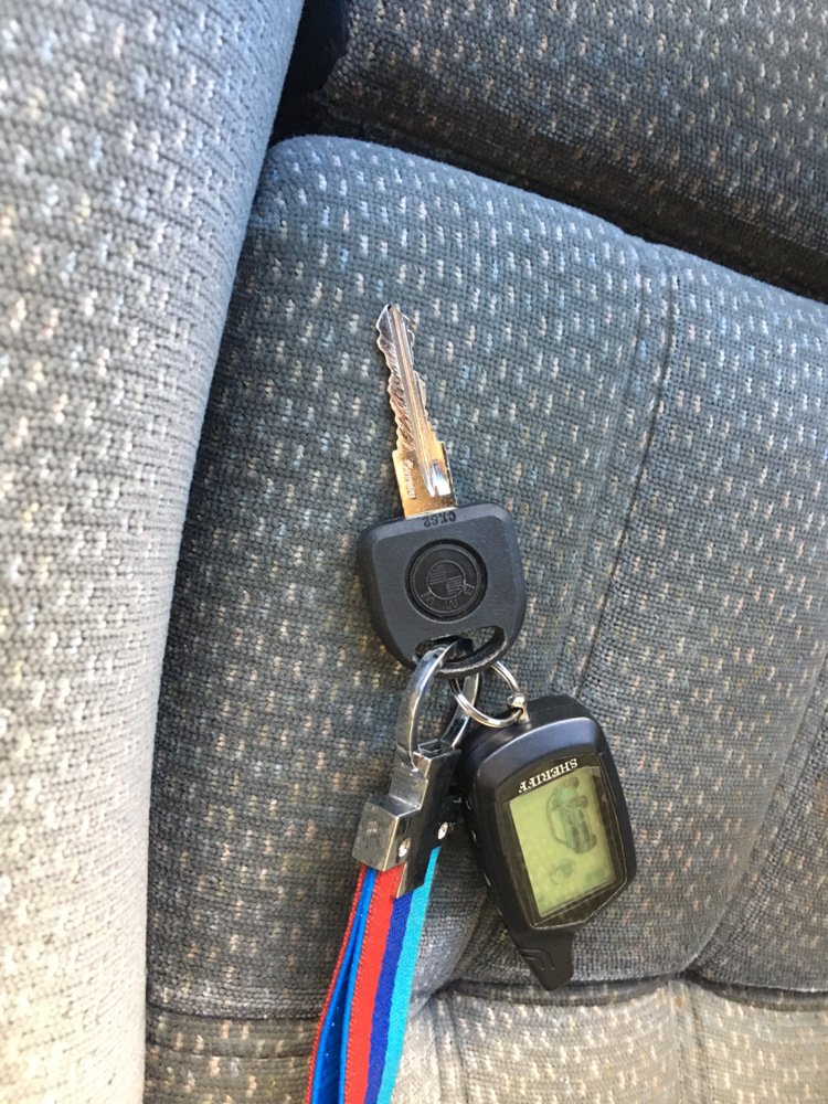 USB зарядка, ключ от бмв — BMW 3 series (E30), 1,8 л, 1985 года ...