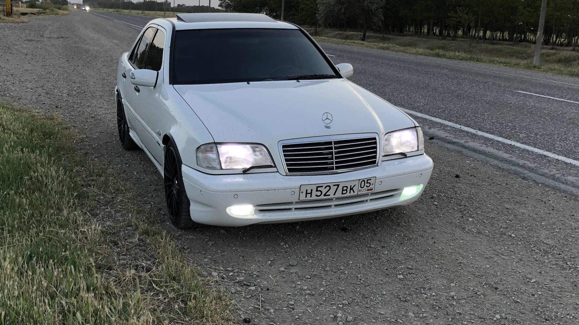 Мерседес сечка. Mercedes Benz w202 белый. Mercedes w202 белый. Мерседес 202 белый. Мерседес w202 белый.