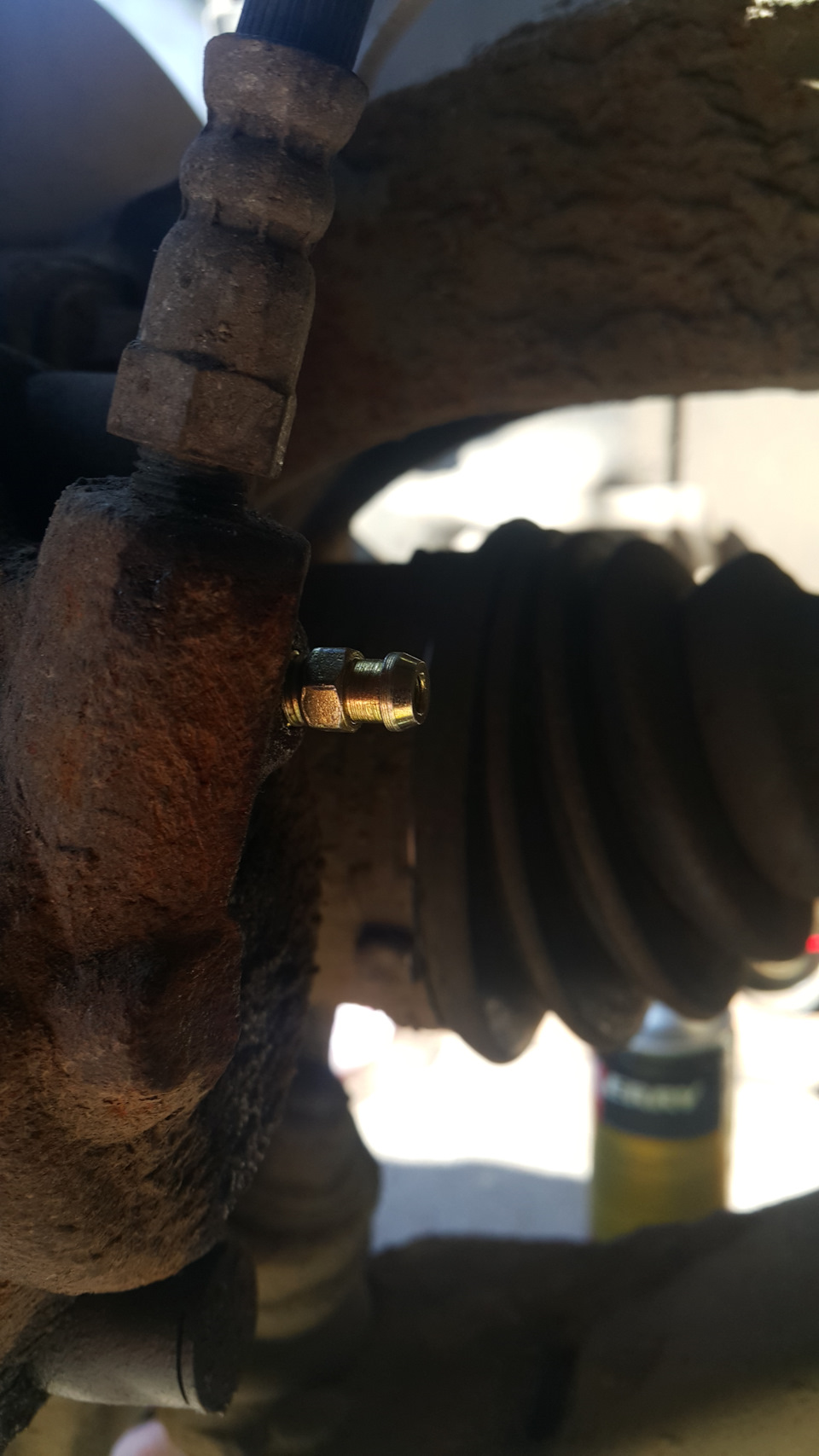 Штуцера от ВАЗ в передний суппорт Мондео4. — Ford Mondeo IV, 2,3 л ...