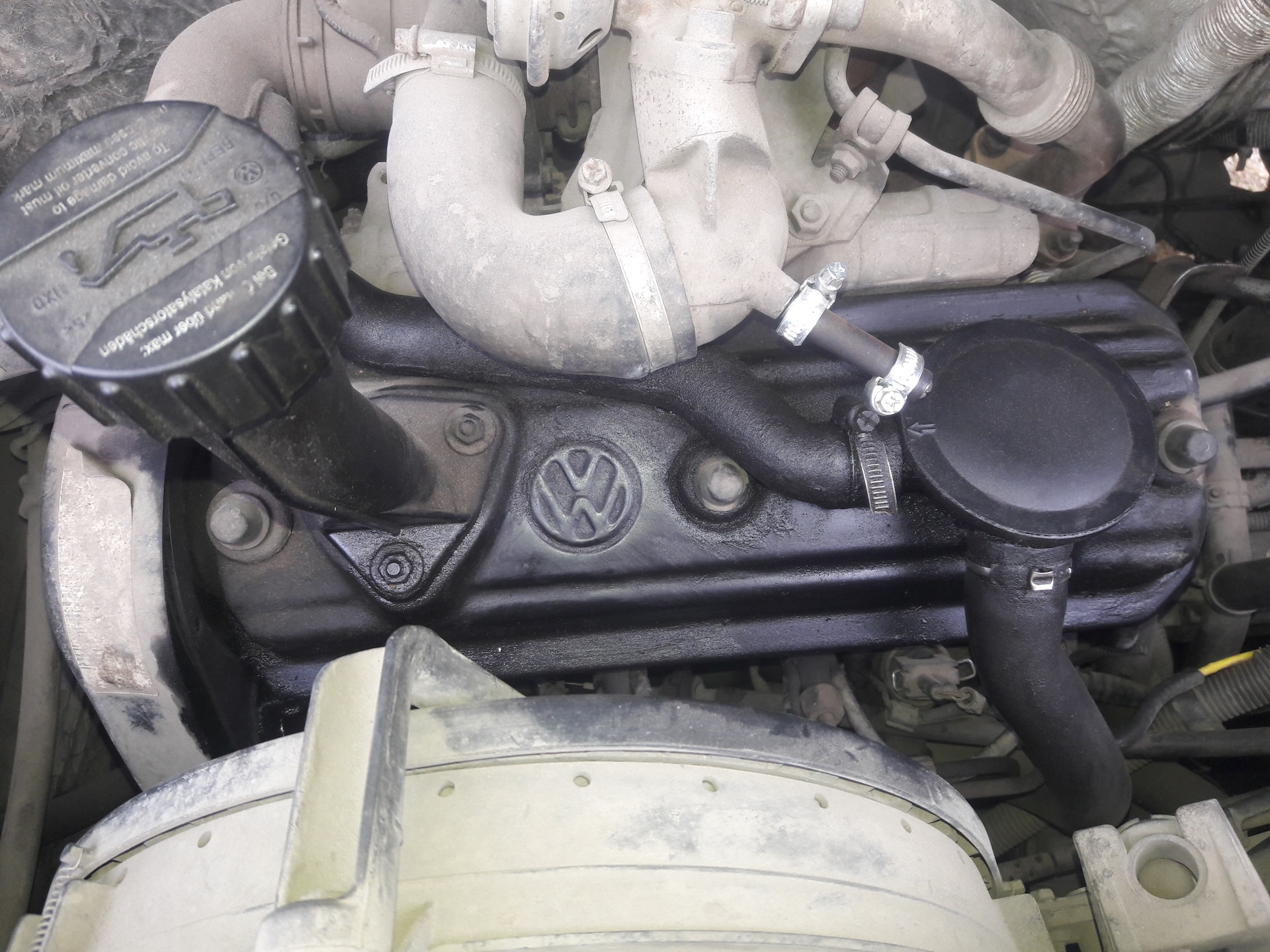 замена клапана картерных газов + замена прокладки — Volkswagen ...