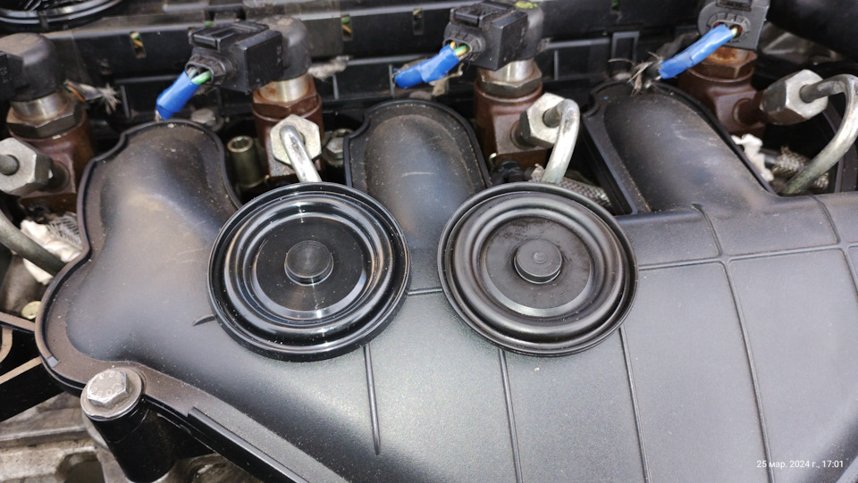 Мембрана маслоотделителя клапанной крышки. — Volvo V50, 2 л, 2004 года ...