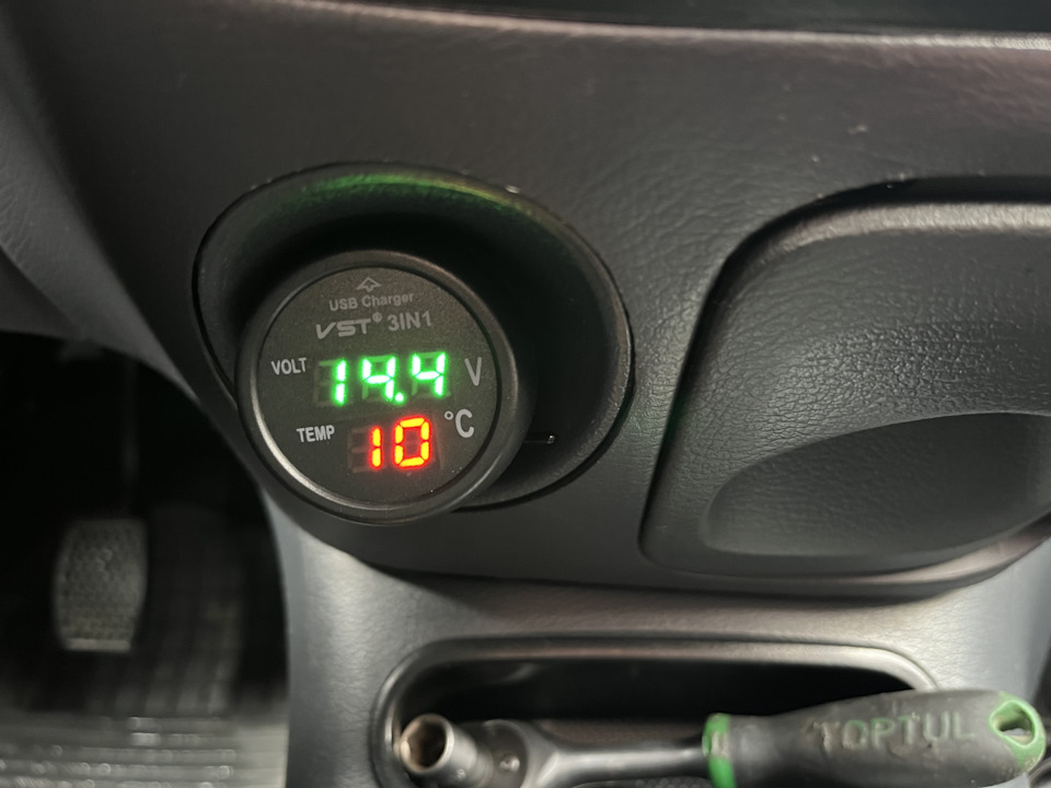 Вольтметр в прикуриватель — Daewoo Matiz (M100/M150), 0,8 л, 2011 года ...