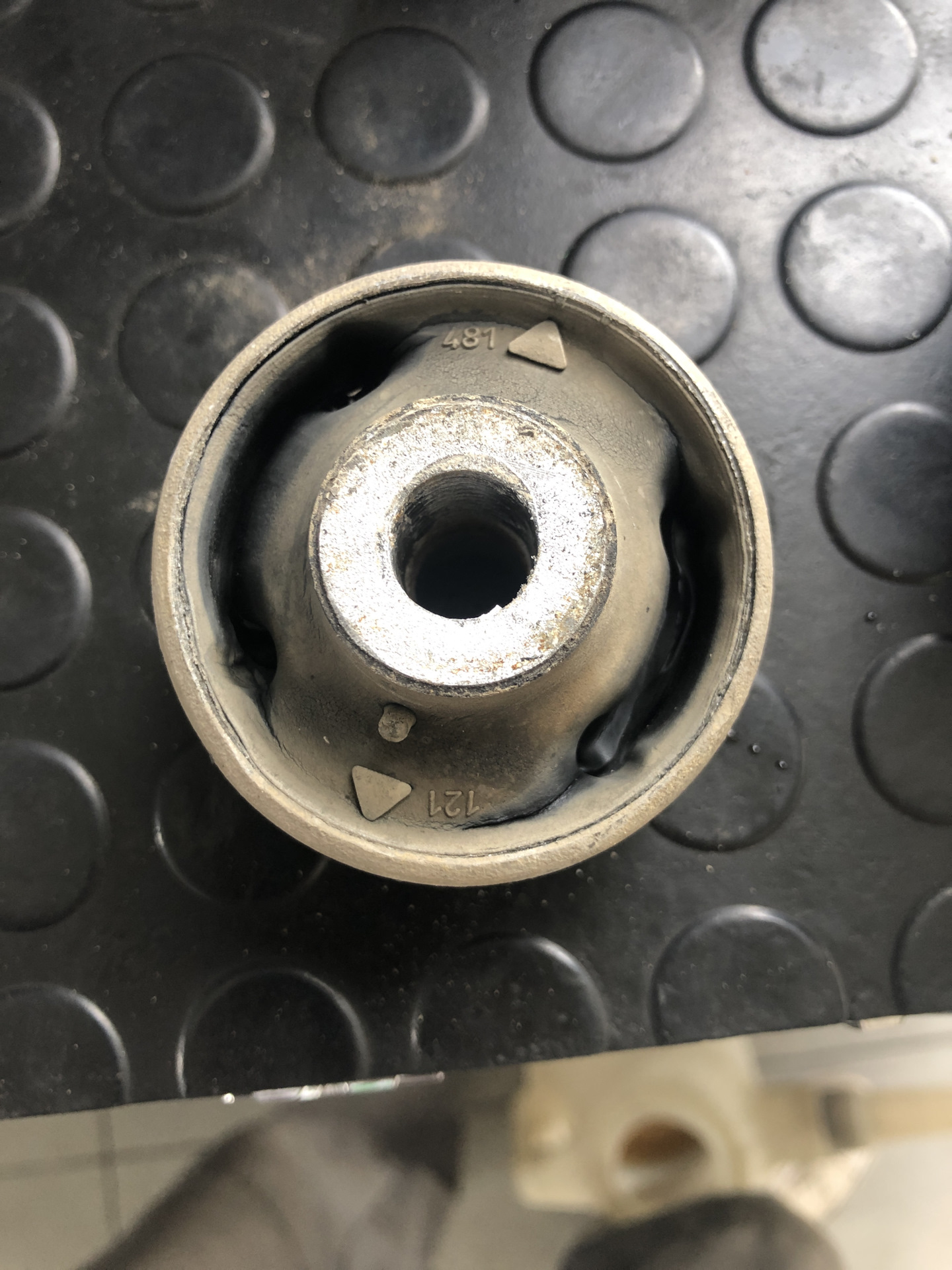 сайлентблок задний ауди а3. задний сайлентблок ауди тт. сайлентблок переднего рычага audi tt. сайлентблок переднего рычага задний audi tt 2000. задний сайлентблок переднего рычага ауди тт.