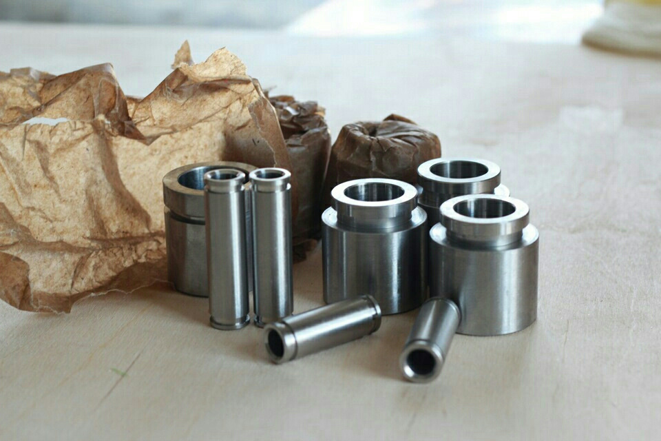 поршень переднего суппорта ваз 2108. поршни делика нержавейка. поршень переднего суппорта уаз патриот. тормозные поршни из нержавейки л200. поршни тормозные из нержавейки тлк 120.