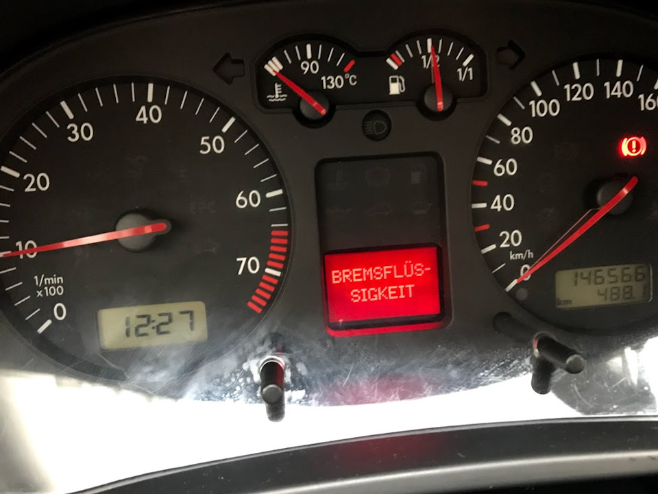 Уходит тормозная жидкость — Volkswagen Bora, 1,6 л, 1999 года ...