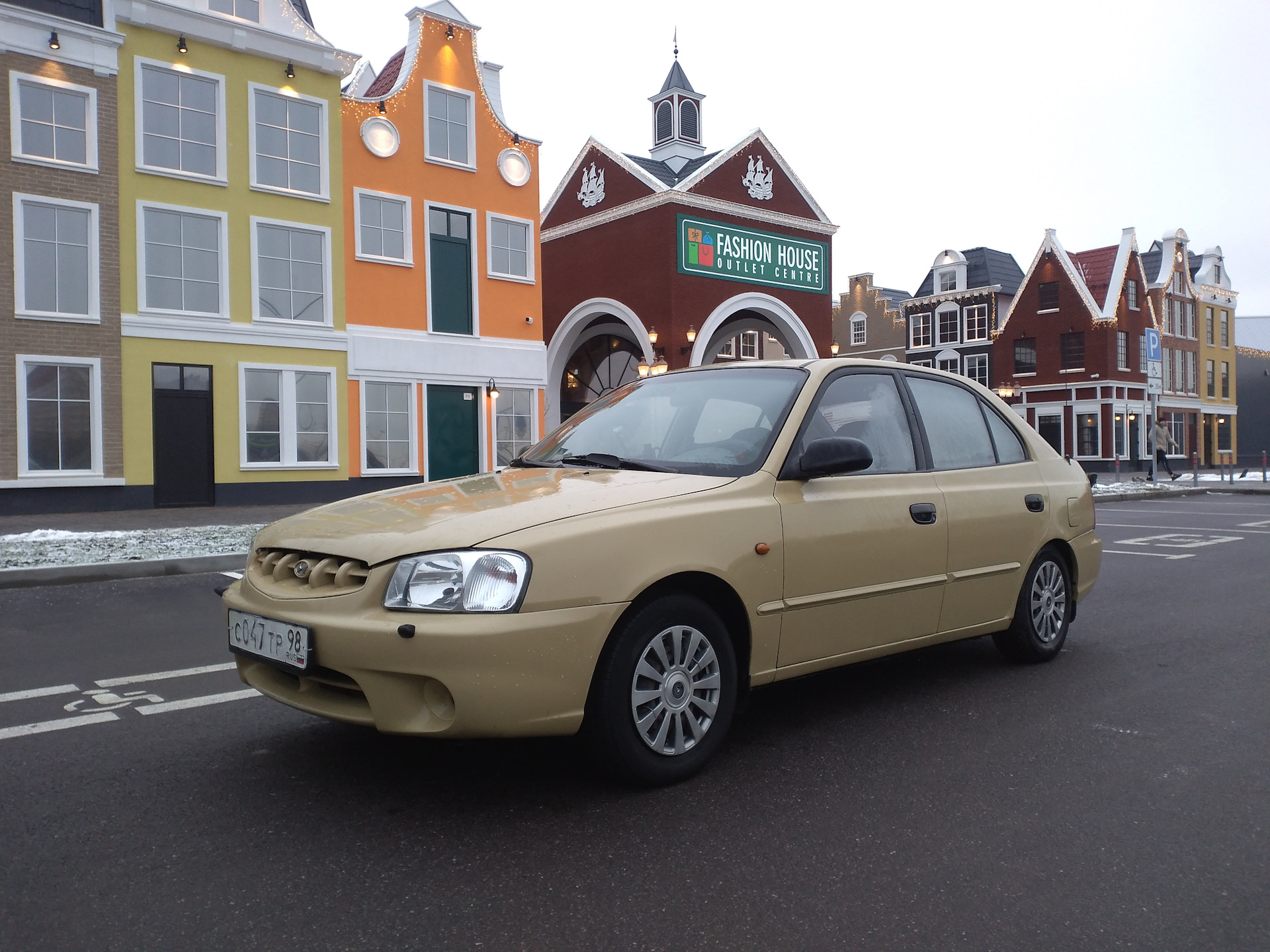 Хендай акцент 2001. Hyundai Accent 2001. Хендай акцент 2001 года золотистый. Акцент 2001 года.