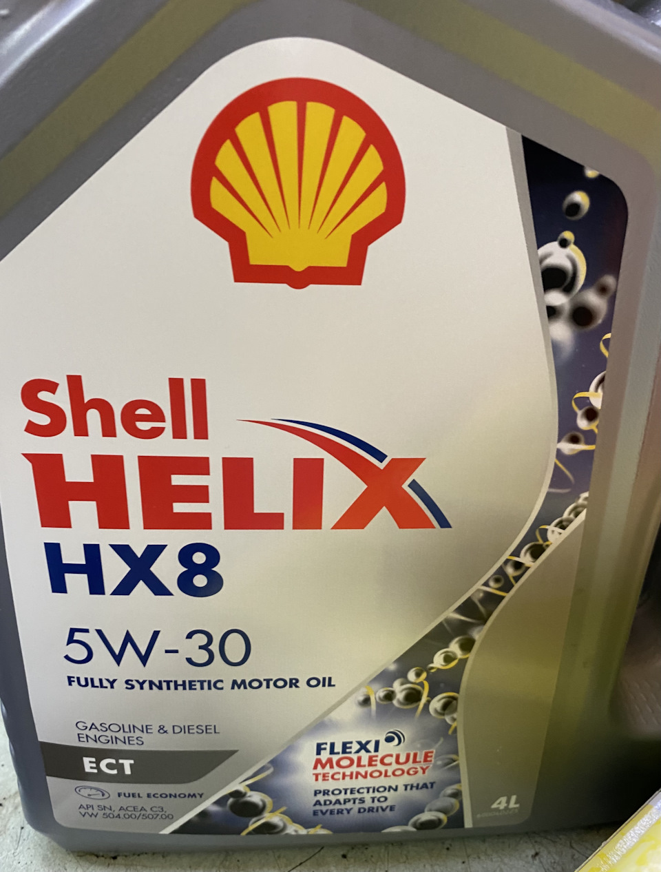 Shell Helix hx8 ect 5w-30.