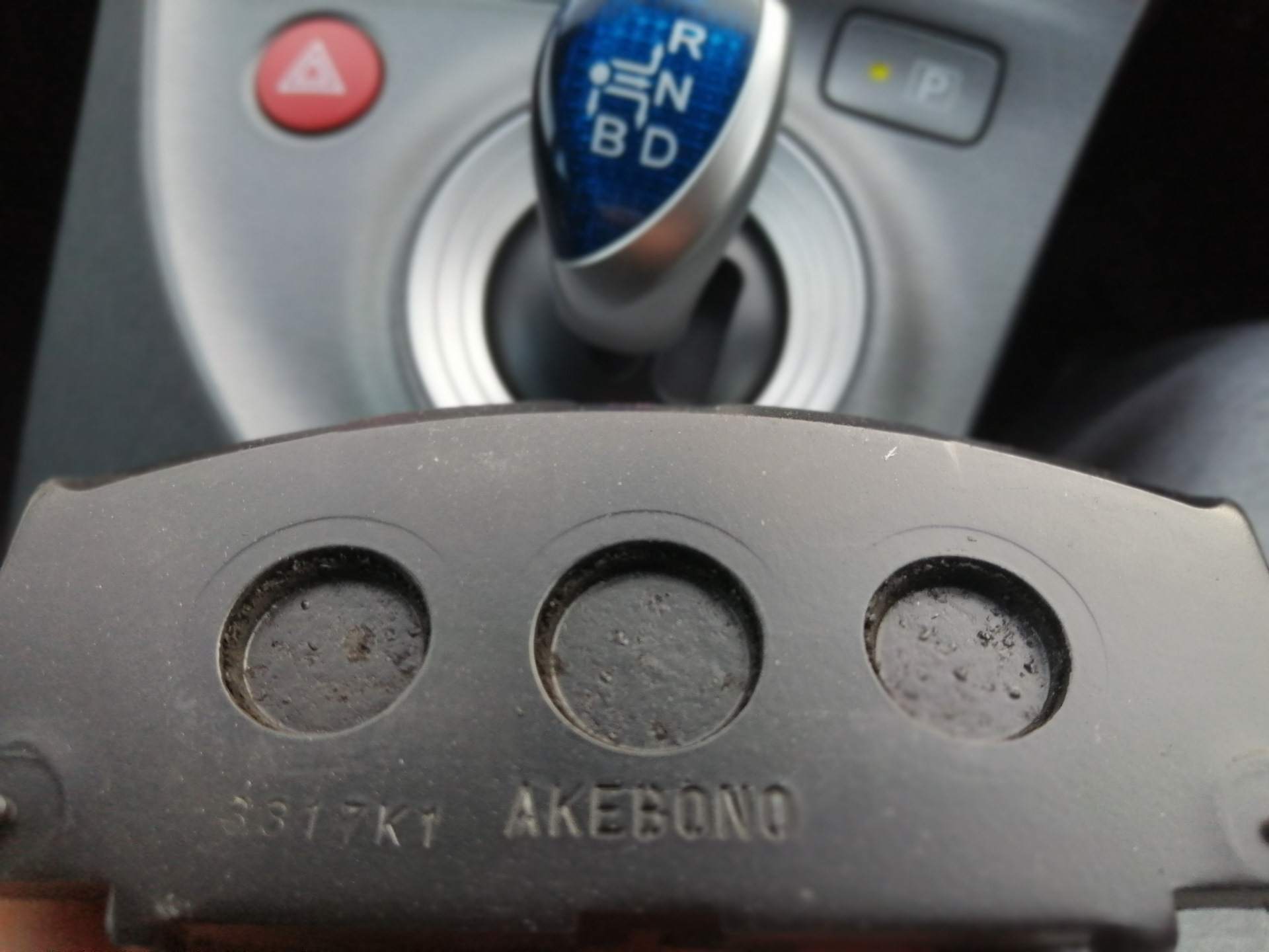 ПЕРЕДНИЕ ТОРМОЗНЫЕ КОЛОДКИ AKEBONO (ЯПОНИЯ) — Toyota Prius Plug-in ...