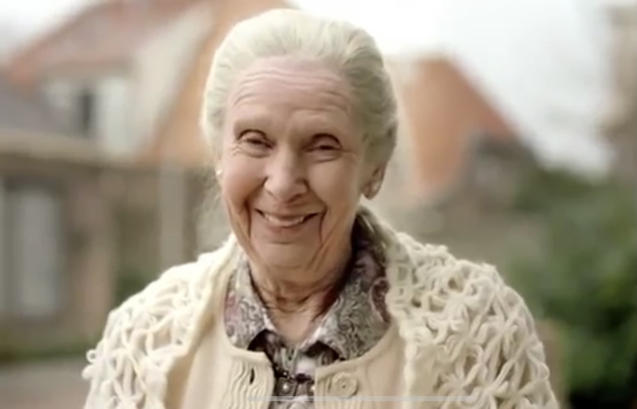 Красивая русская старушка. Ширли Вулф. Красивая пожилая женщина. Седая старушка. Седая бабушка.