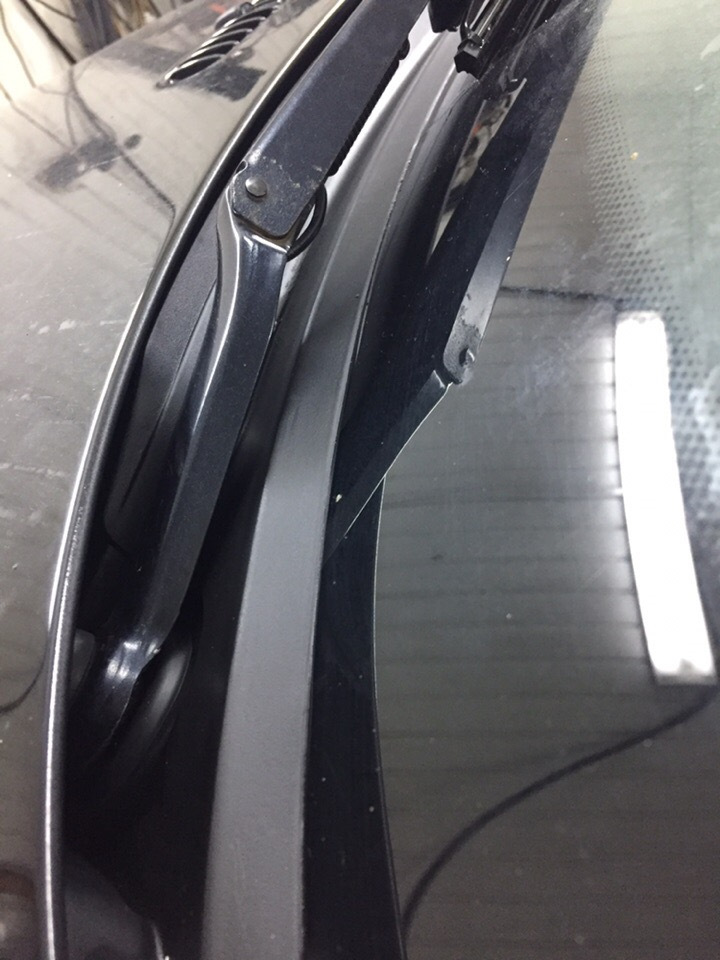 Планка обтекателя лобового стекла. Замена. — BMW 3 series (E46), 2,5 л ...