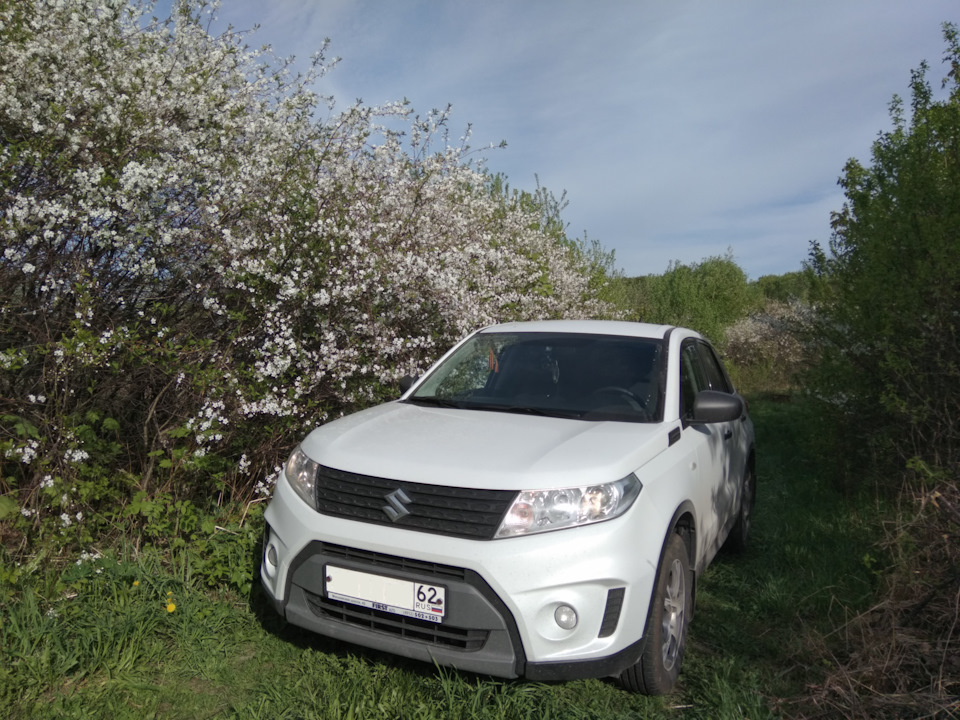 Suzuki Vitara белая