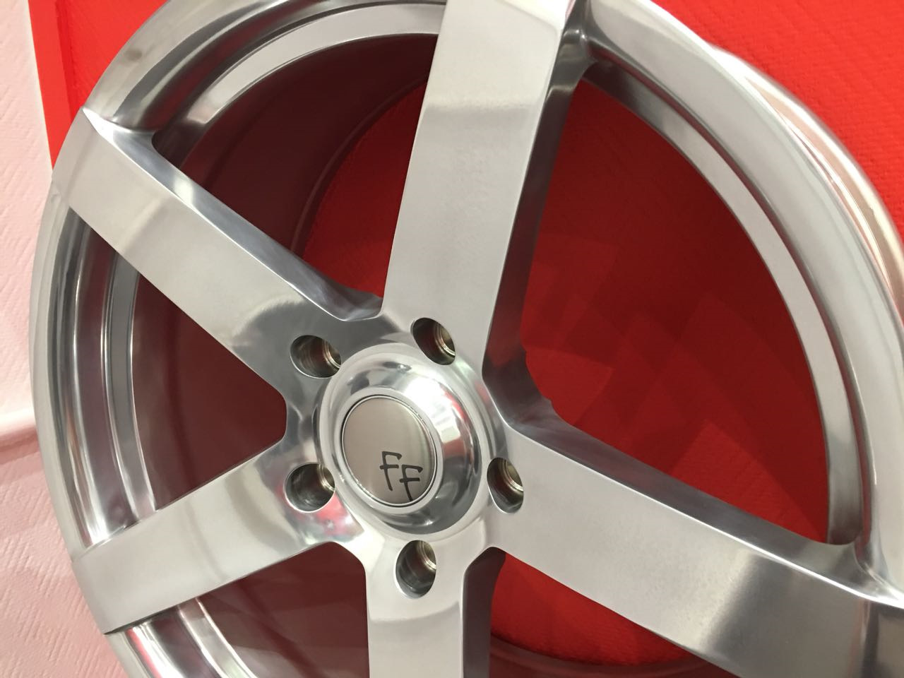 Новые диски 5 150 r18 sakura wheels белые фото