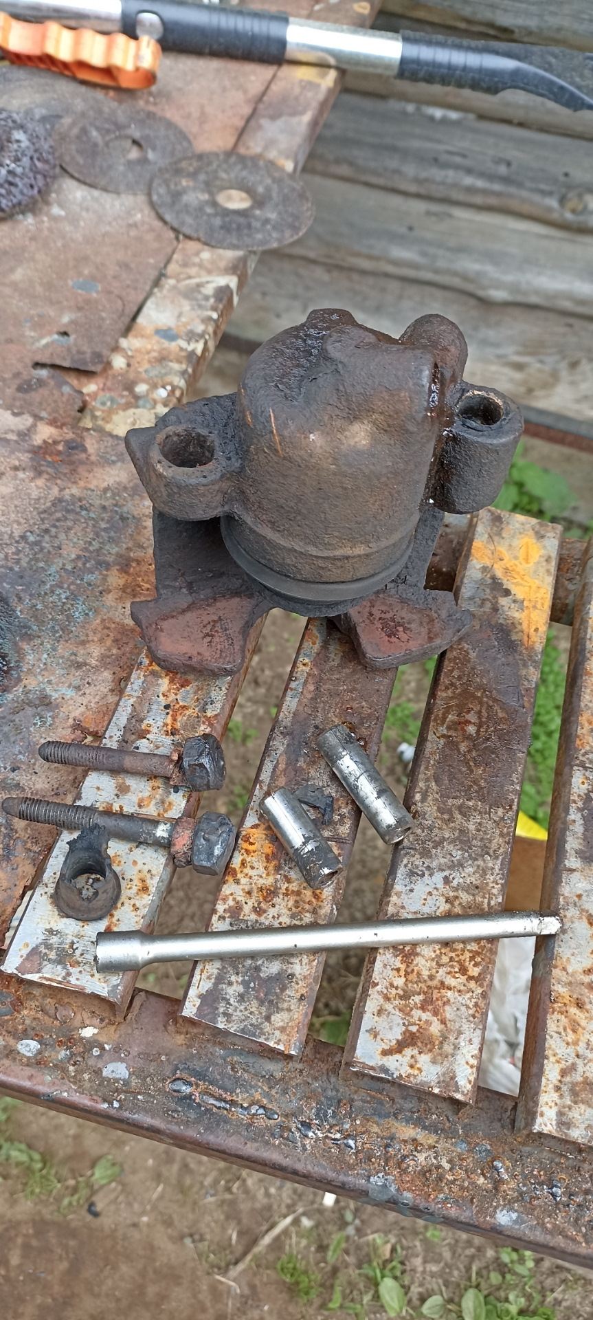 Направляющие суппорта, колодки, диск. — Volkswagen Jetta II, 1,6 л ...