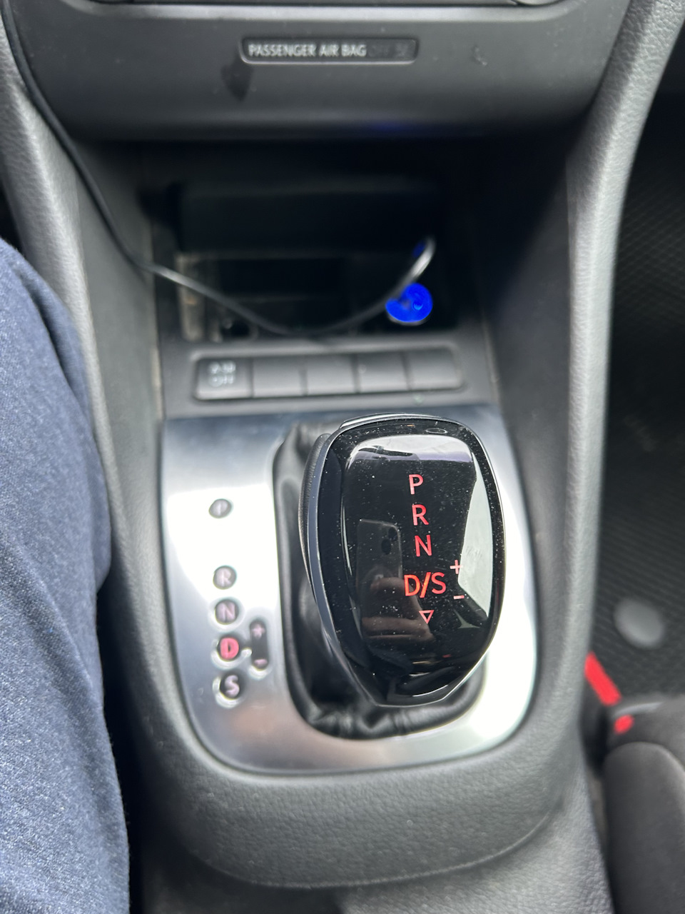 ручка кпп — Volkswagen Golf Mk6, 1,4 л, 2012 года | аксессуары | DRIVE2