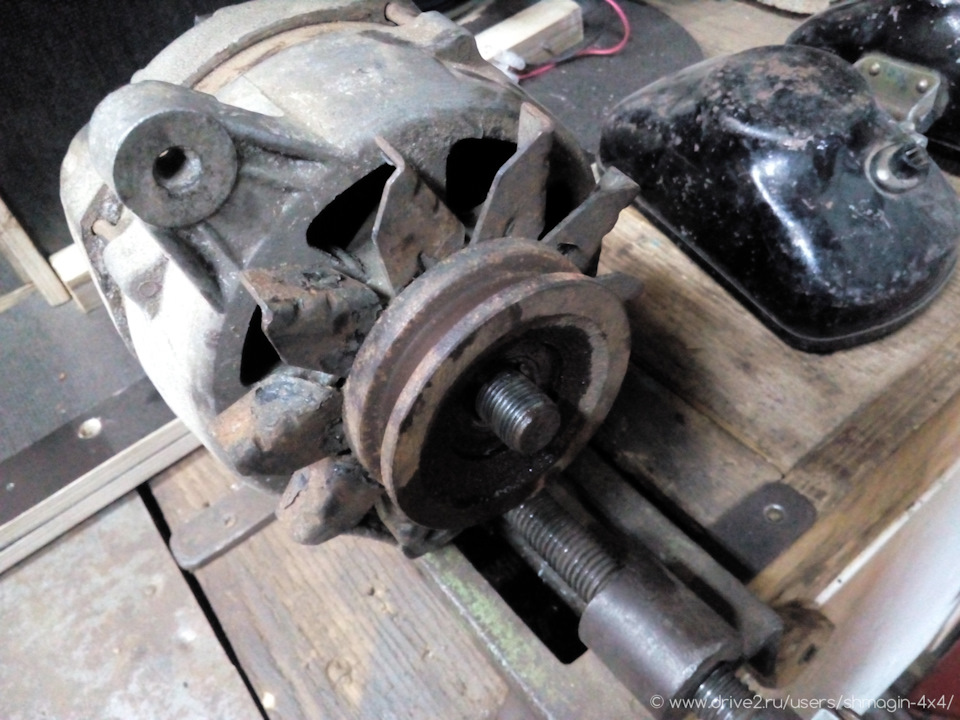 Пропала зарядка, замена шкива и ремня генератора — УАЗ 3151, 2,9 л ...