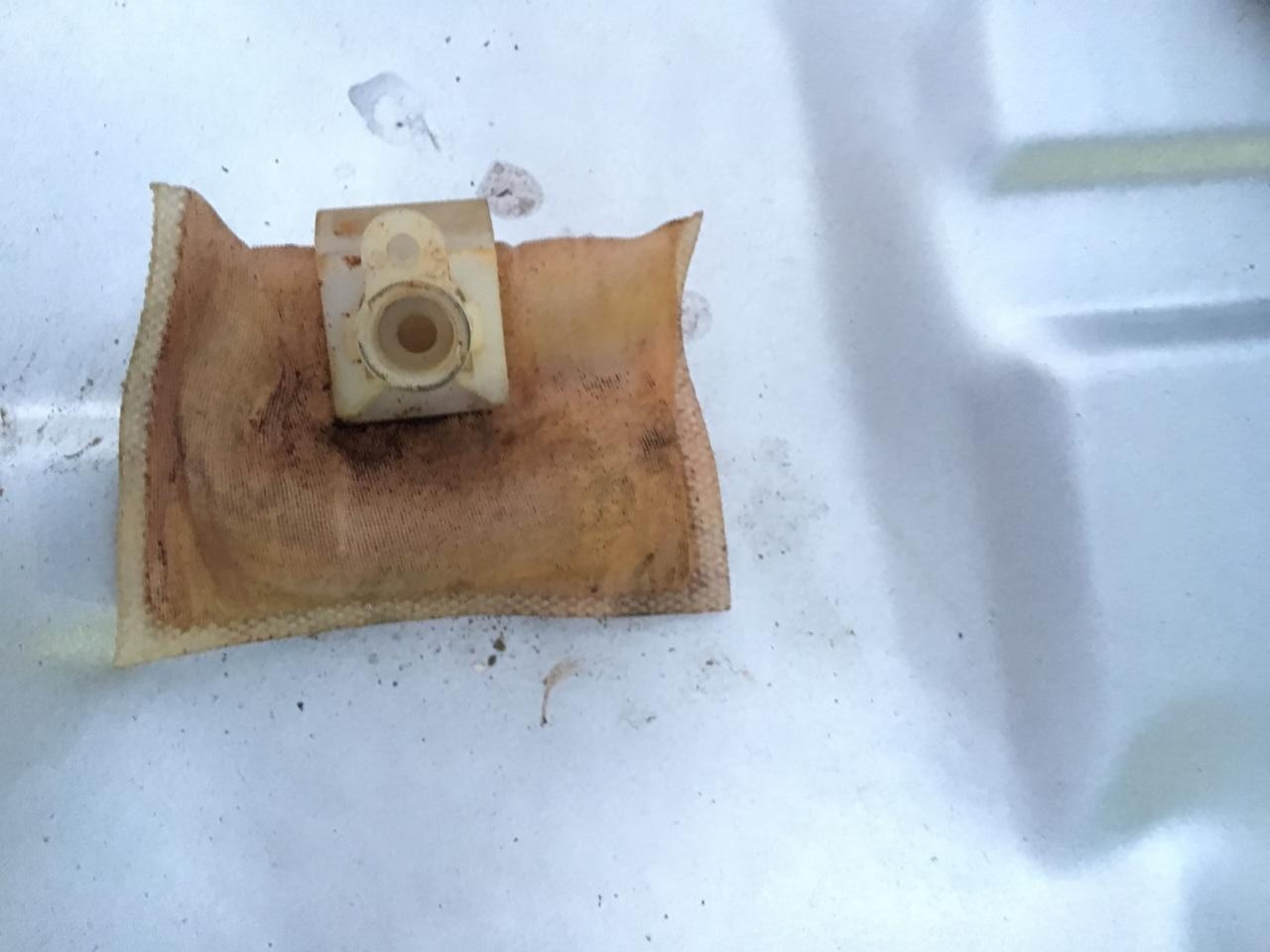 Ржавый бак достал. Очередная чистка форсунок, и замена самого бензобака ...