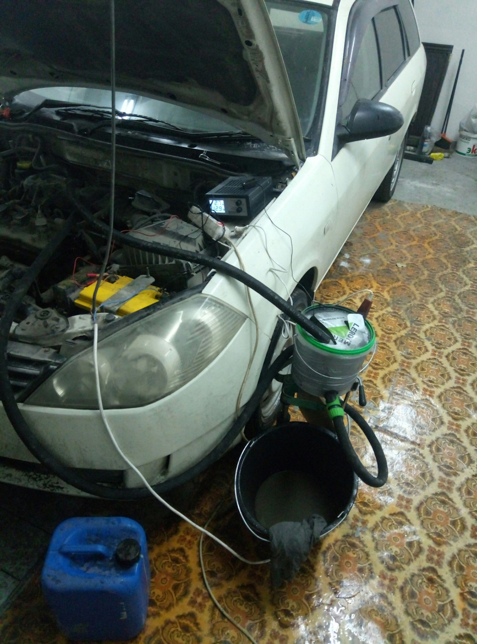 Стенд для промывки радиатора печки на Nissan Wingroad автомобиле — DRIVE2