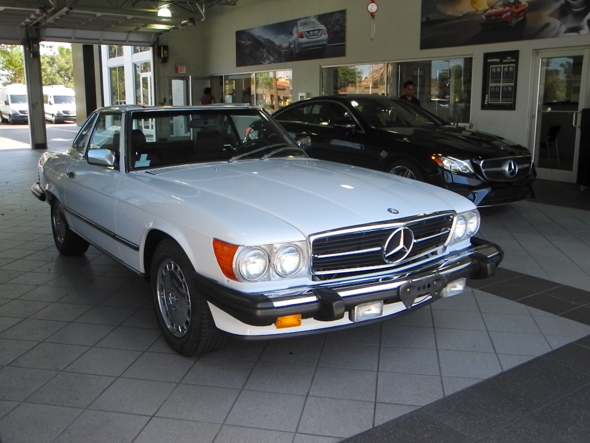 Протоны и нейтроны. Сутенер и Михалыч! — Mercedes-Benz SL-Class (R107), 5,6  л, 1989 года | визит на сервис | DRIVE2