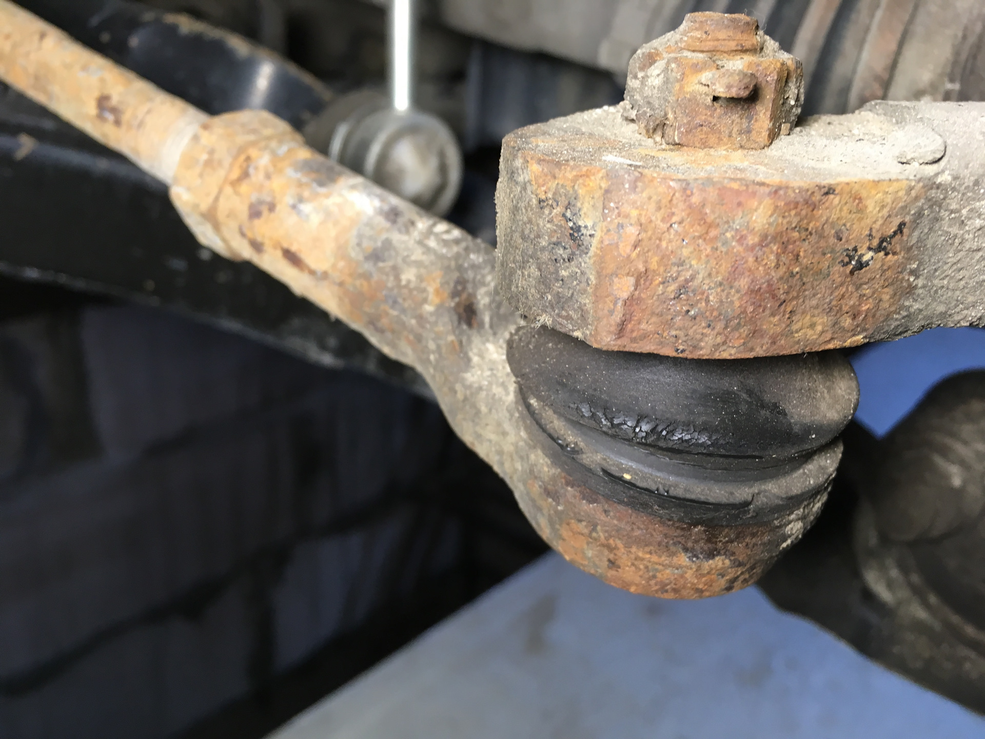 пыльник наконечника 555 на лансер 9. пыльник 555 рулевого наконечника лансер 9. сколько ходят рулевые наконечники. сколько ходят рулевые наконечники. 6.